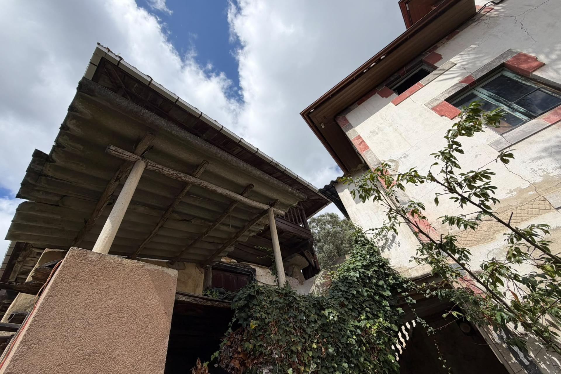 A Vendre - Casa con terreno -
Salas - Villarin
