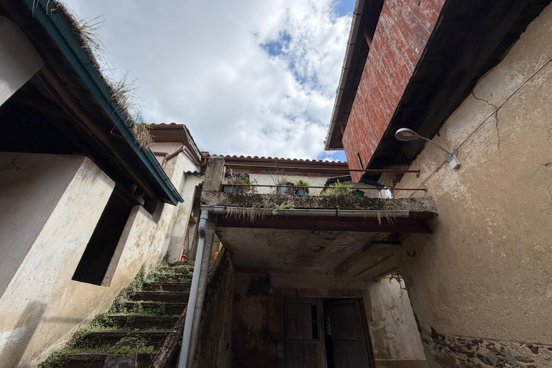 A Vendre - Casa con terreno -
Salas - Villarin