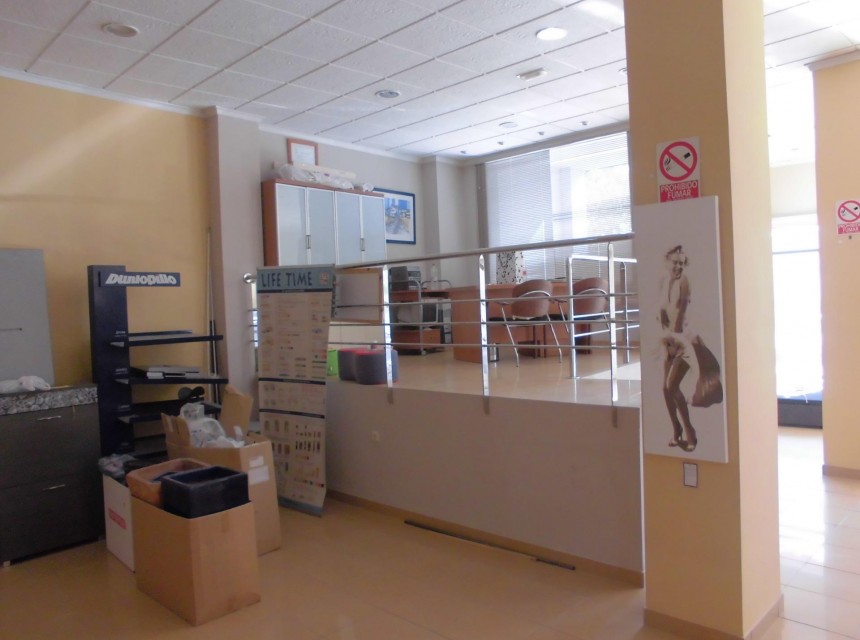 A Vendre - Commercial -
Calpe