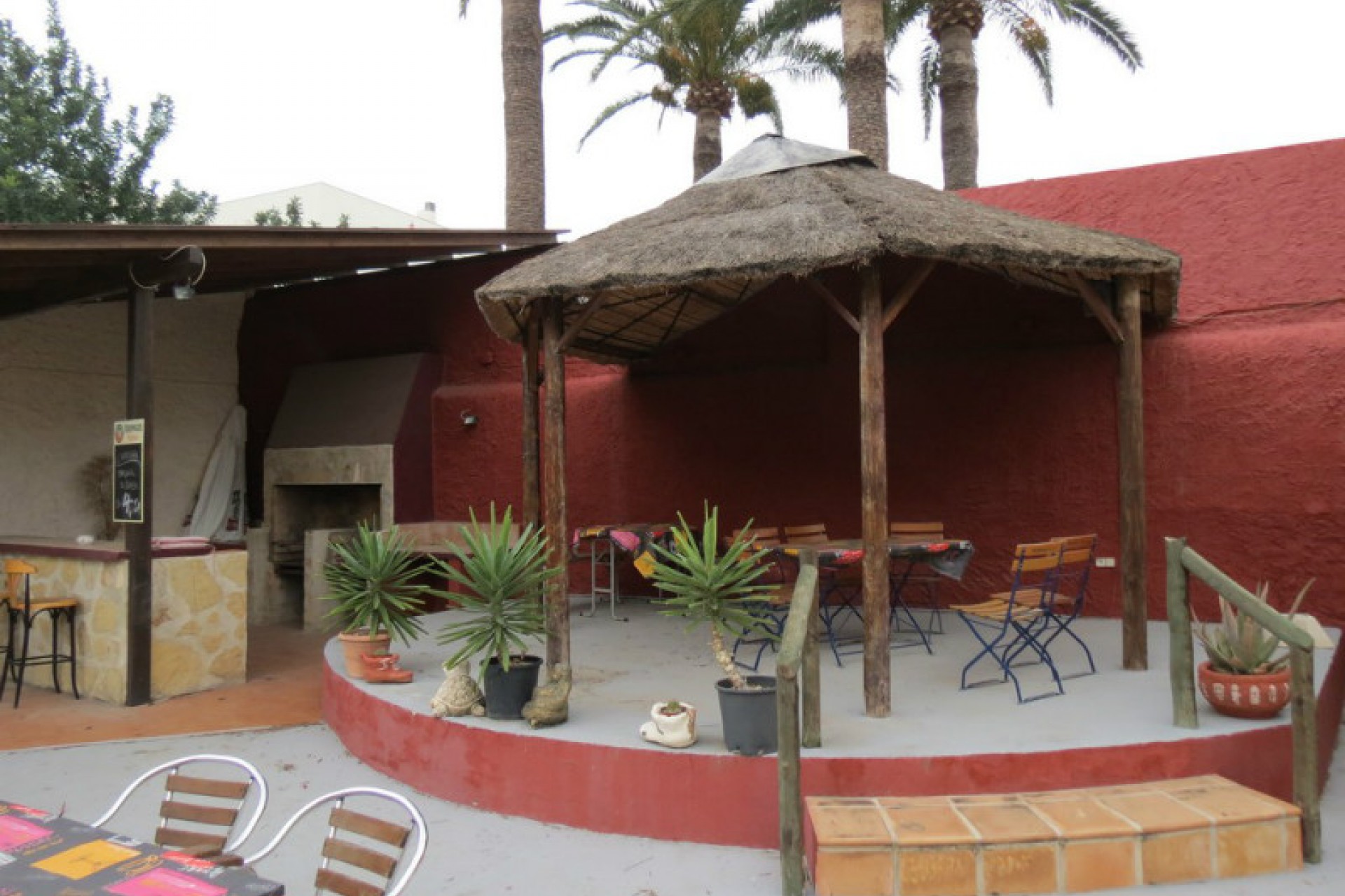 A Vendre - Commercial -
Jalon