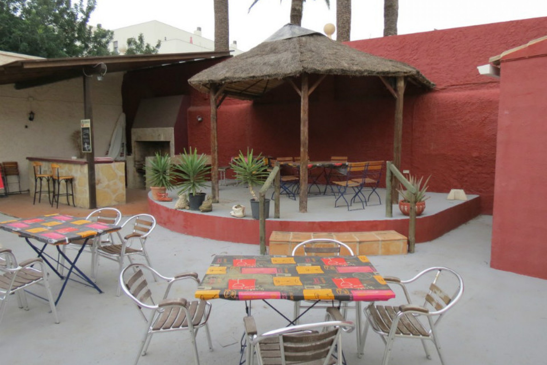 A Vendre - Commercial -
Jalon