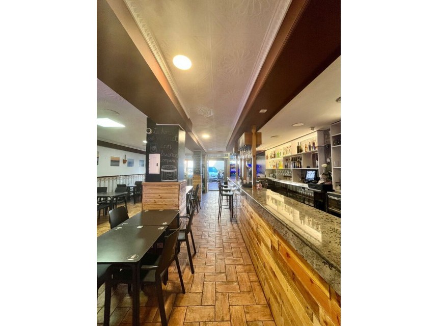 A Vendre - Commercial -
Javea