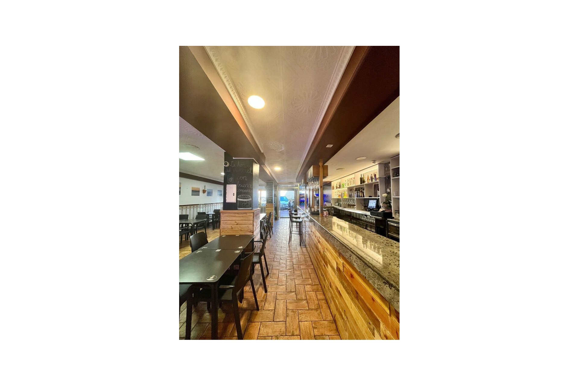 A Vendre - Commercial -
Javea