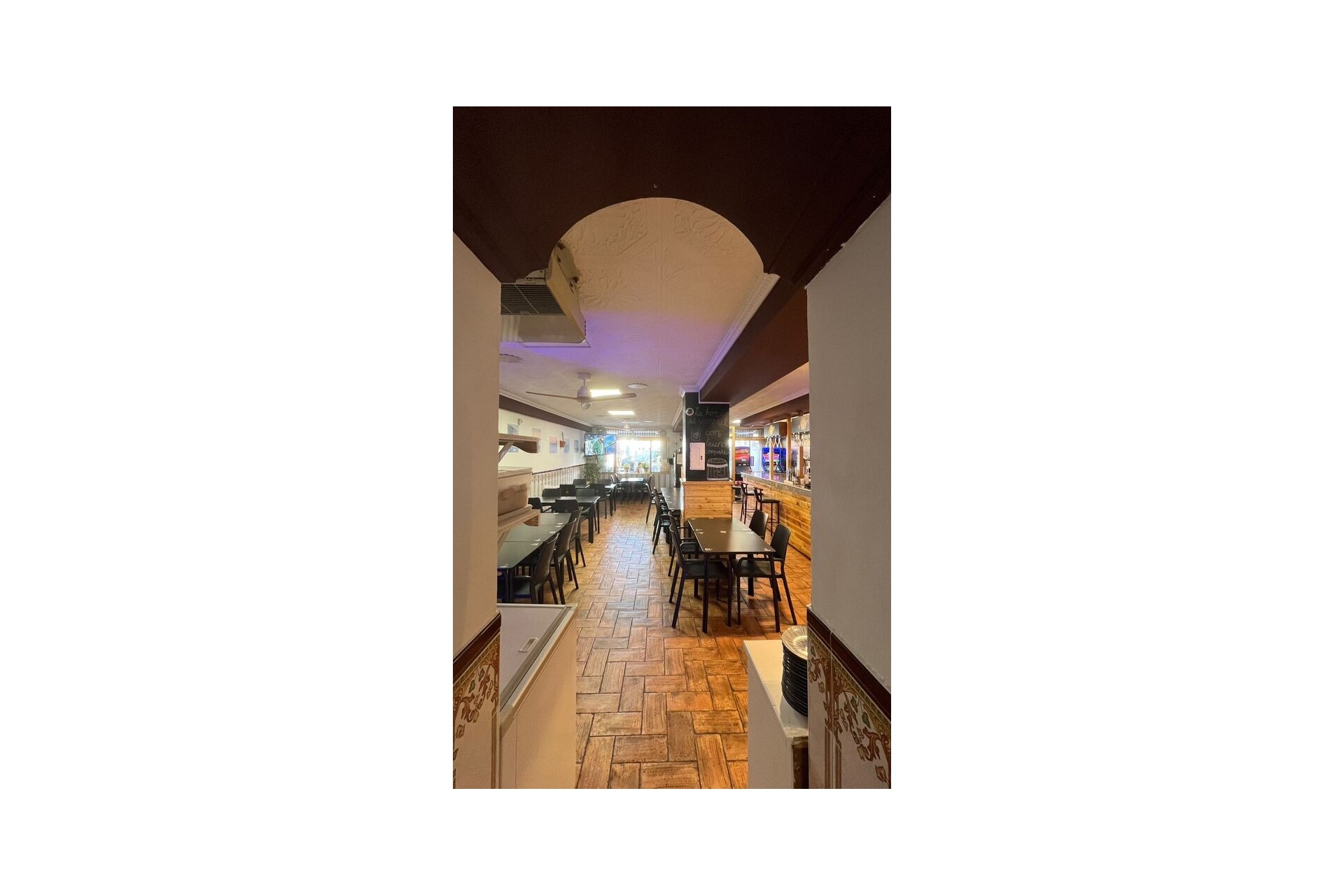 A Vendre - Commercial -
Javea