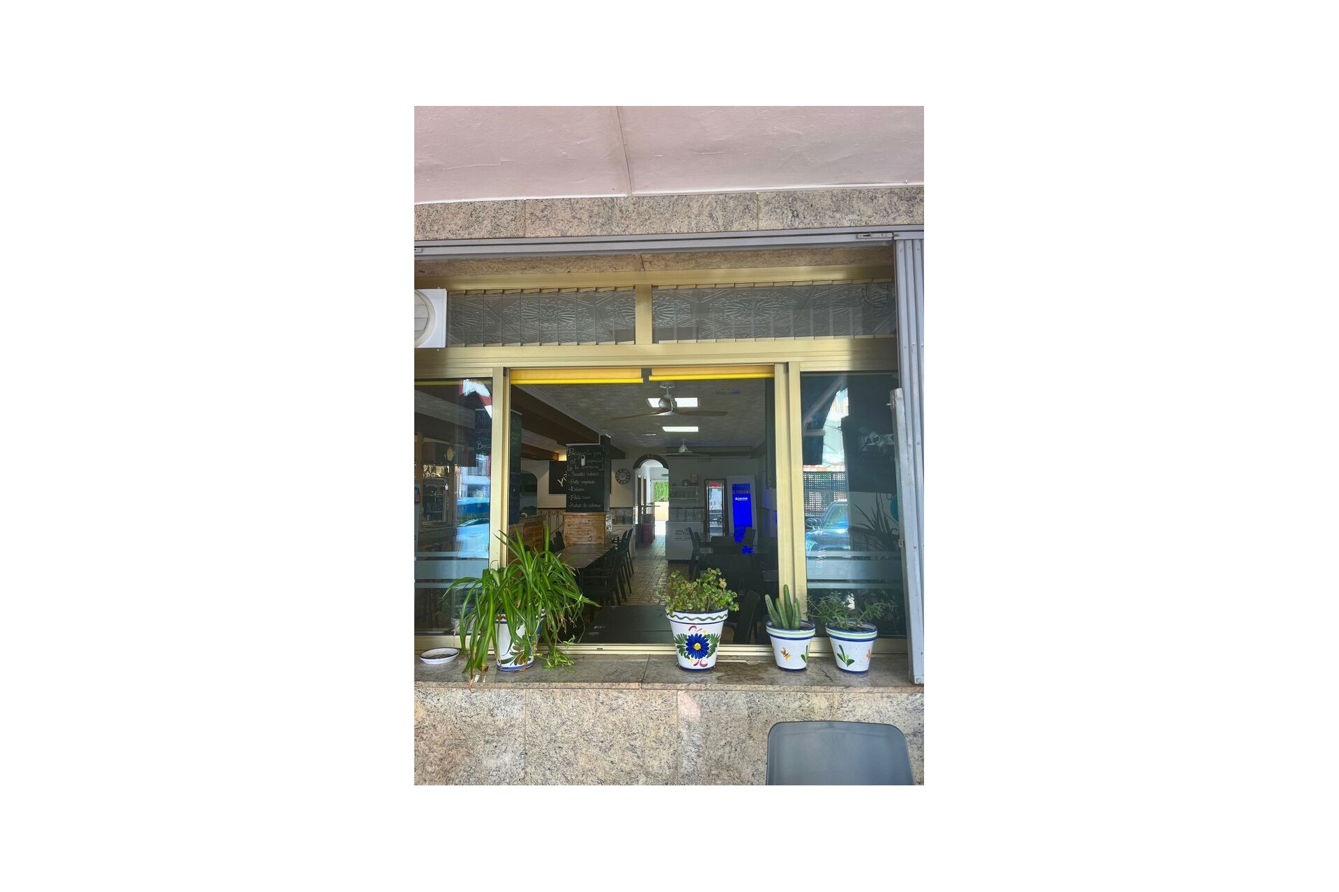 A Vendre - Commercial -
Javea