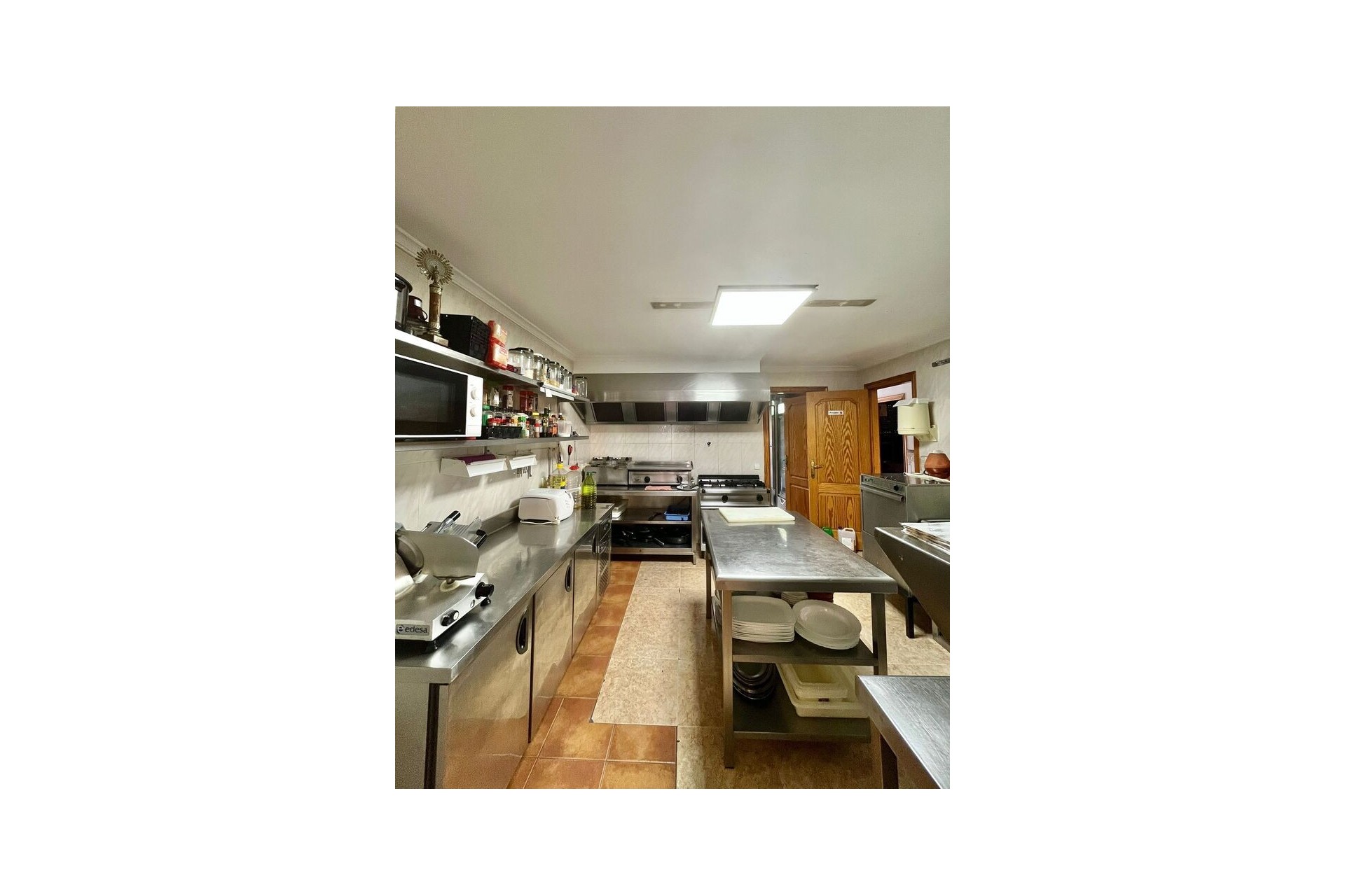 A Vendre - Commercial -
Javea