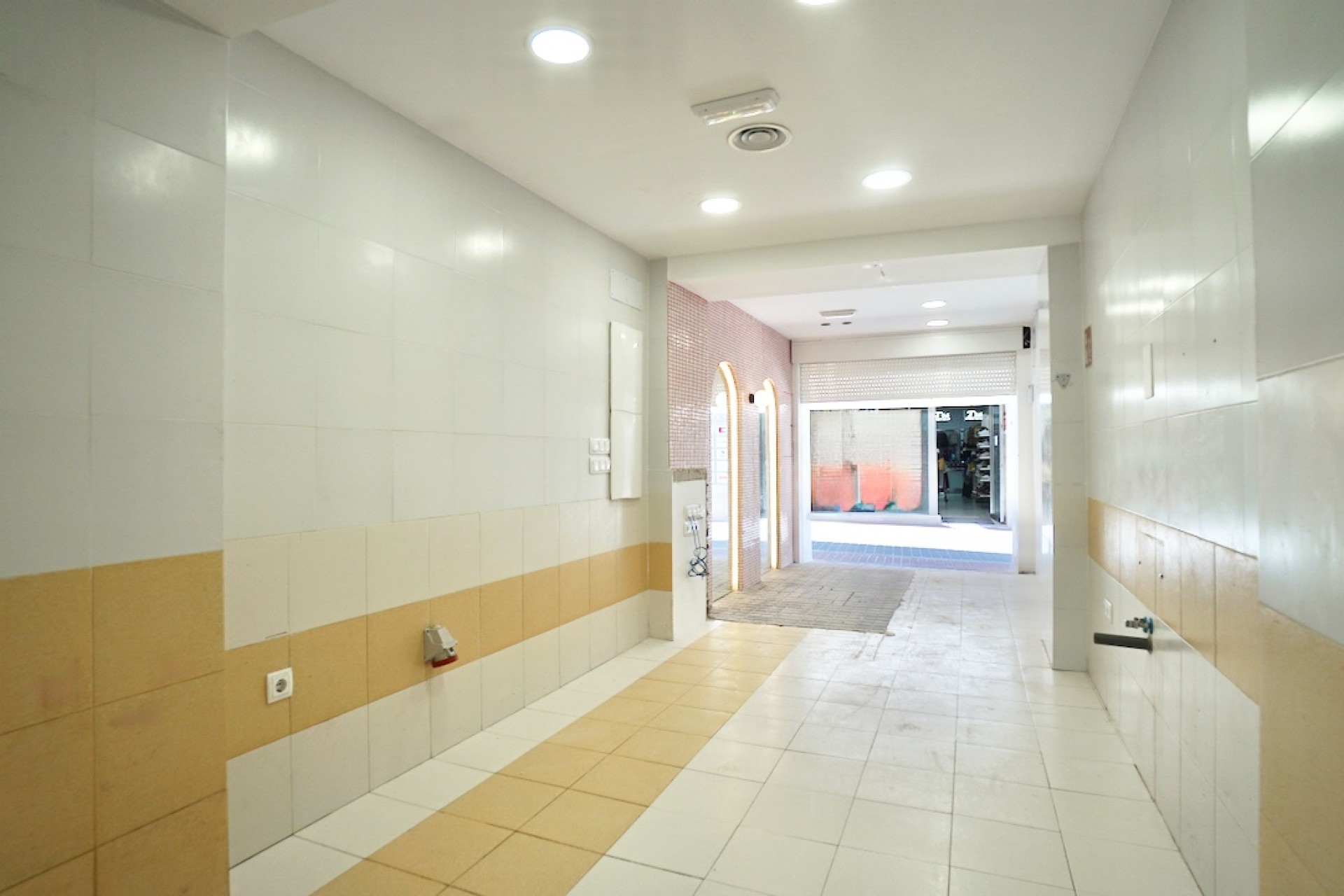 A Vendre - Commercial -
Moraira