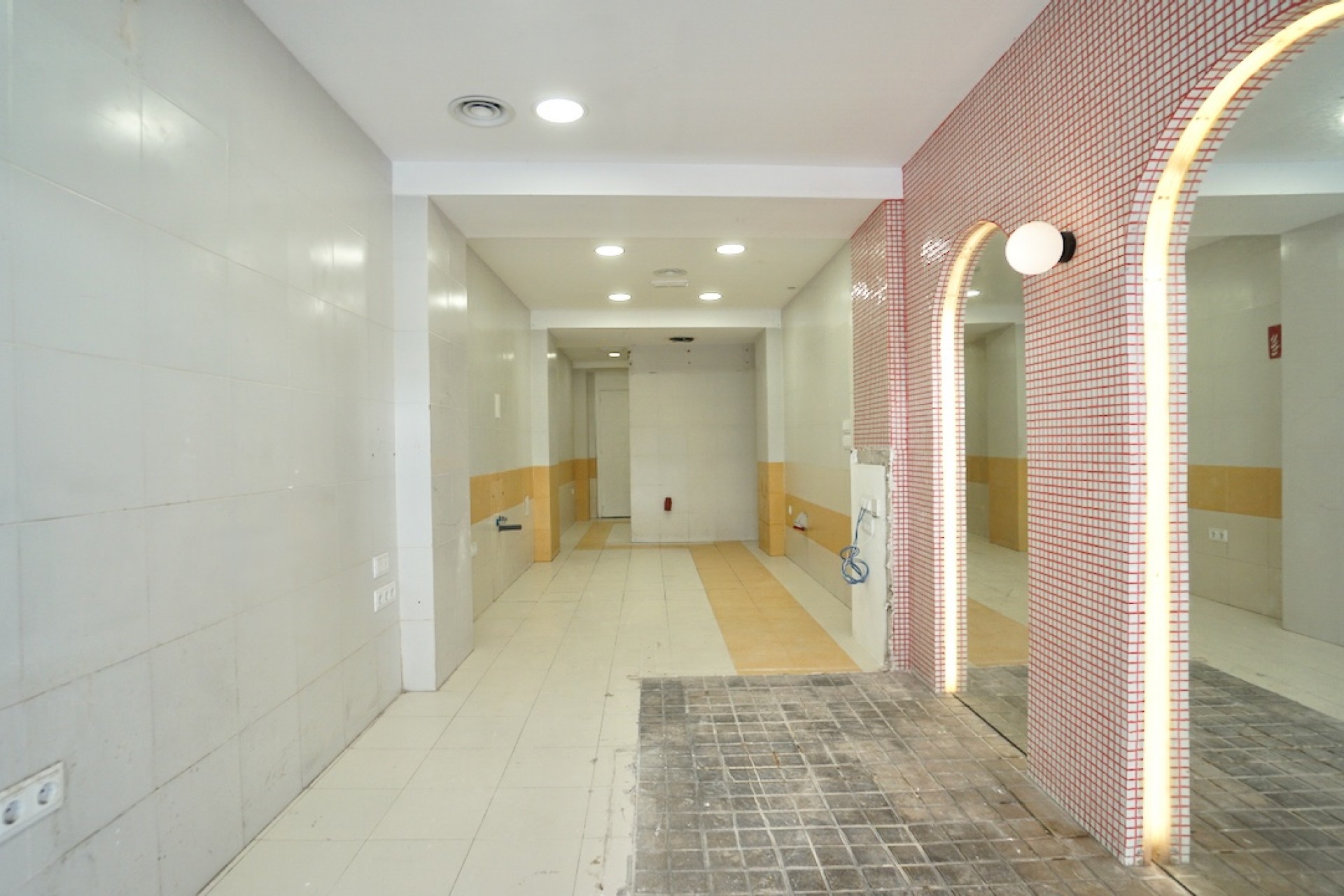 A Vendre - Commercial -
Moraira