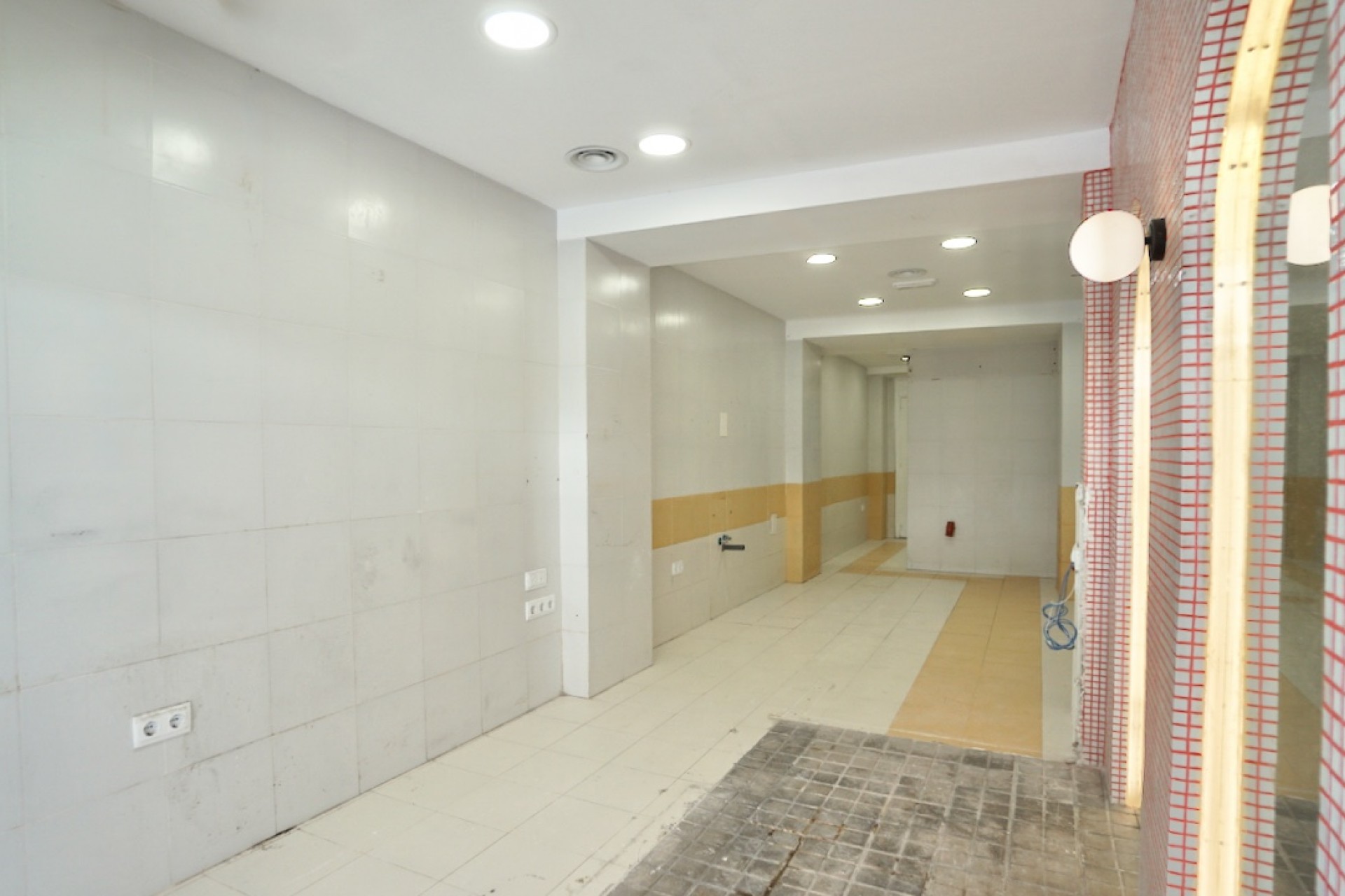 A Vendre - Commercial -
Moraira