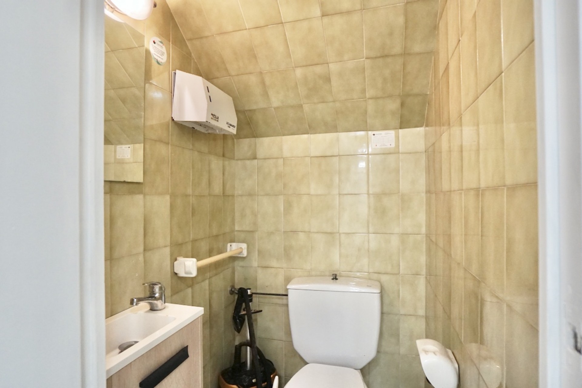 A Vendre - Commercial -
Moraira