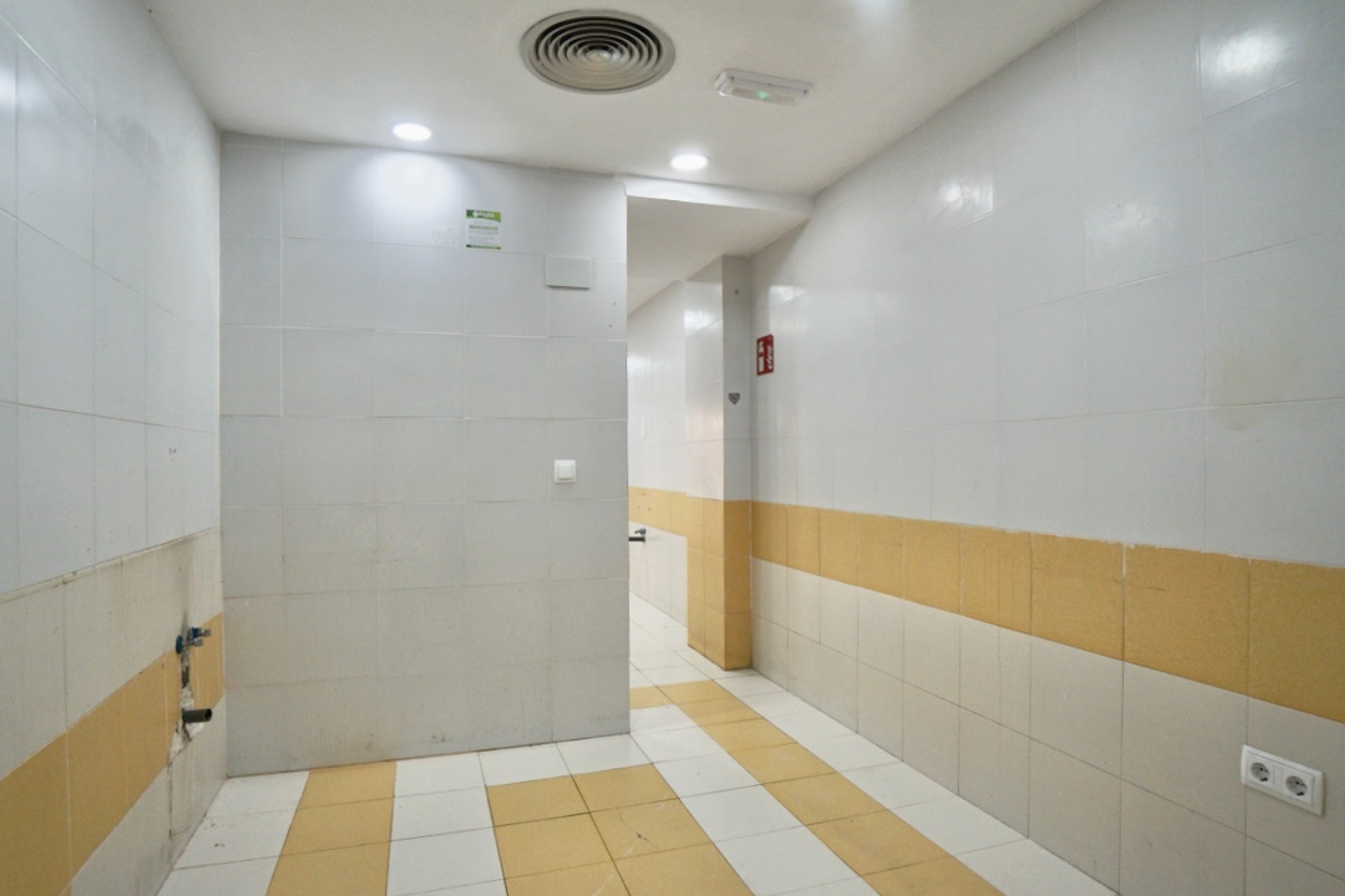 A Vendre - Commercial -
Moraira