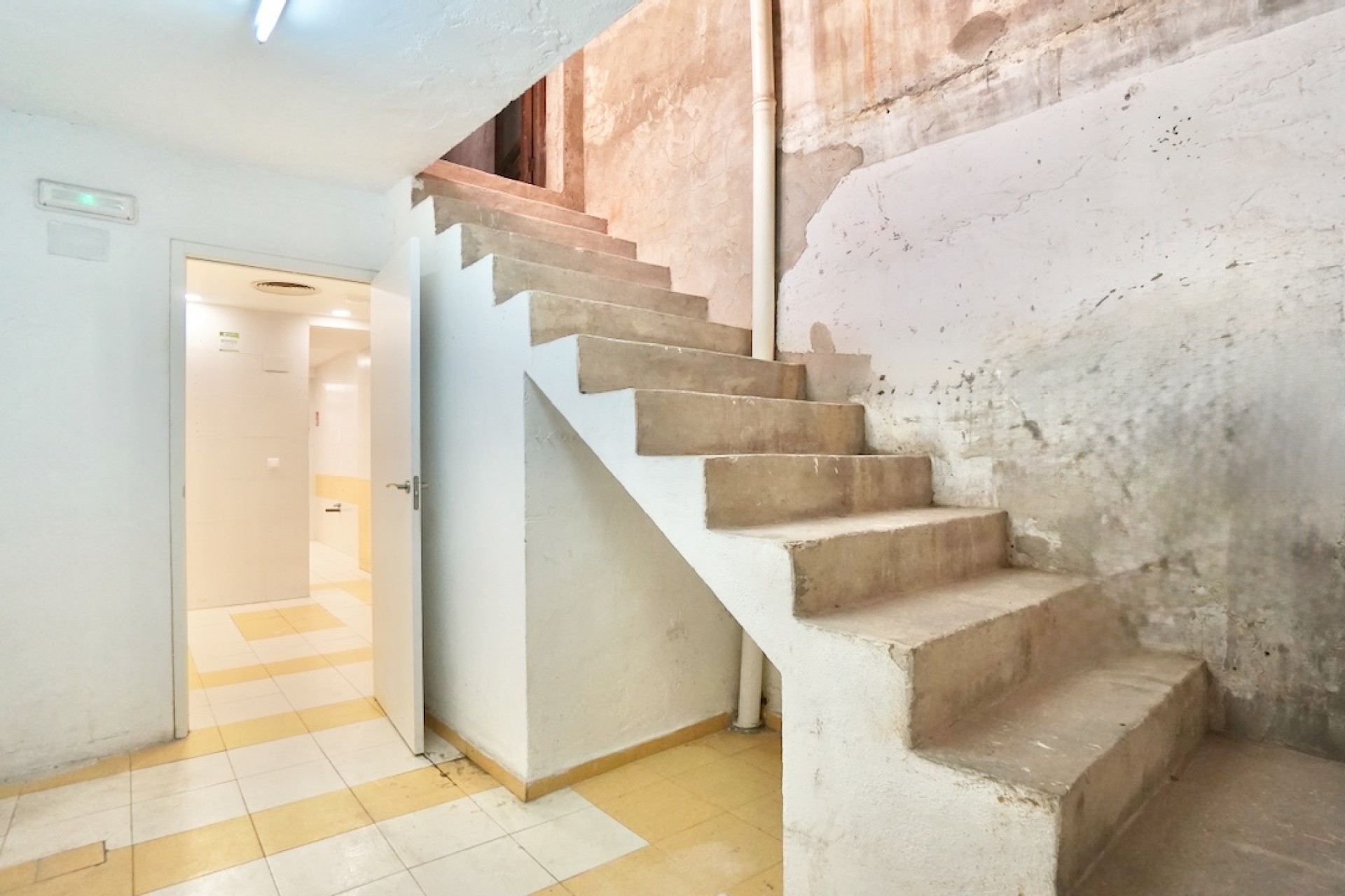 A Vendre - Commercial -
Moraira