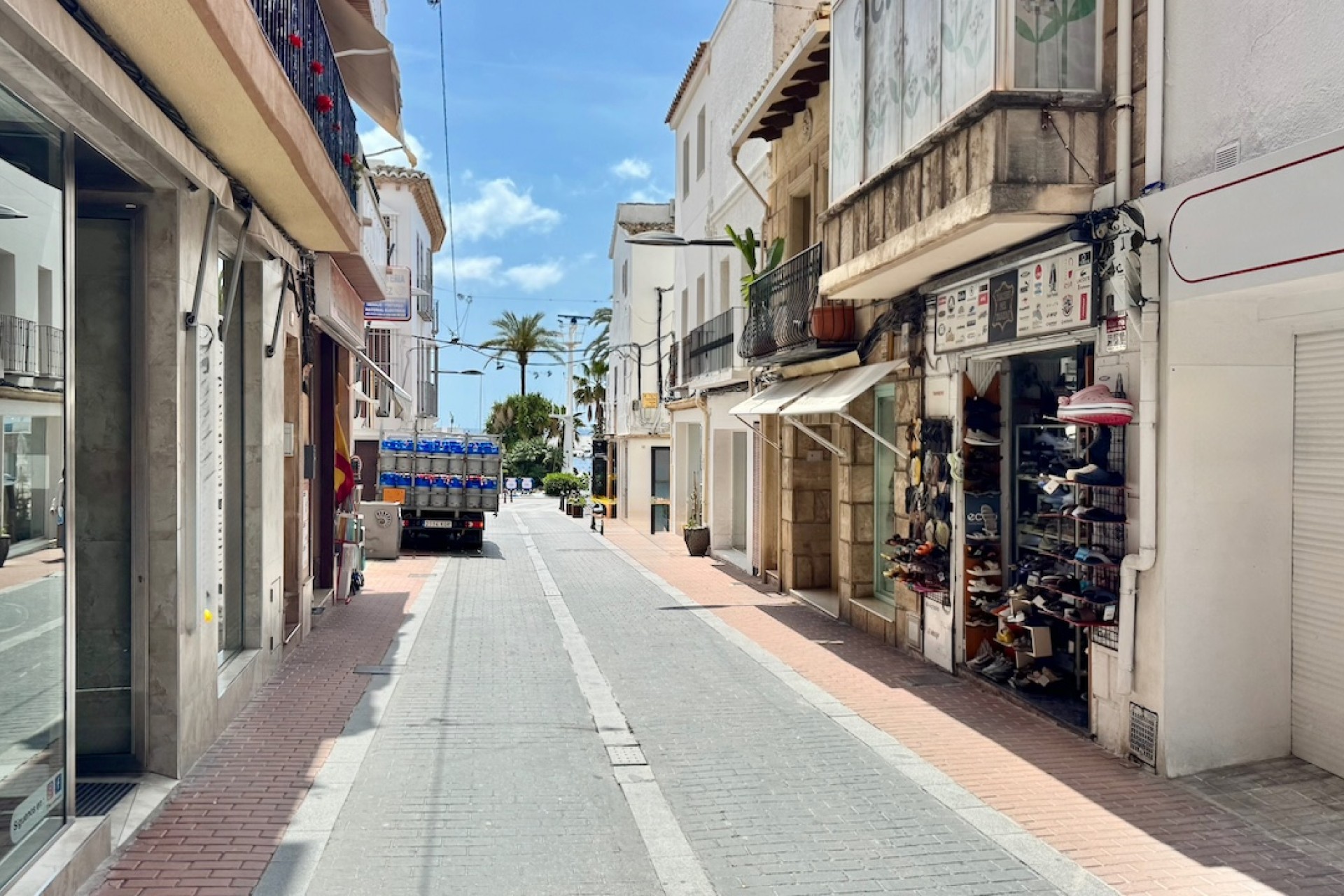 A Vendre - Commercial -
Moraira