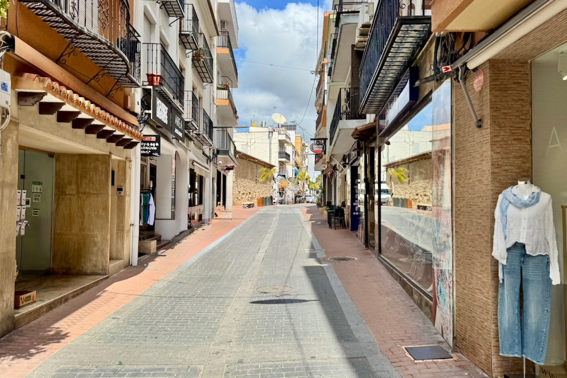 A Vendre - Commercial -
Moraira