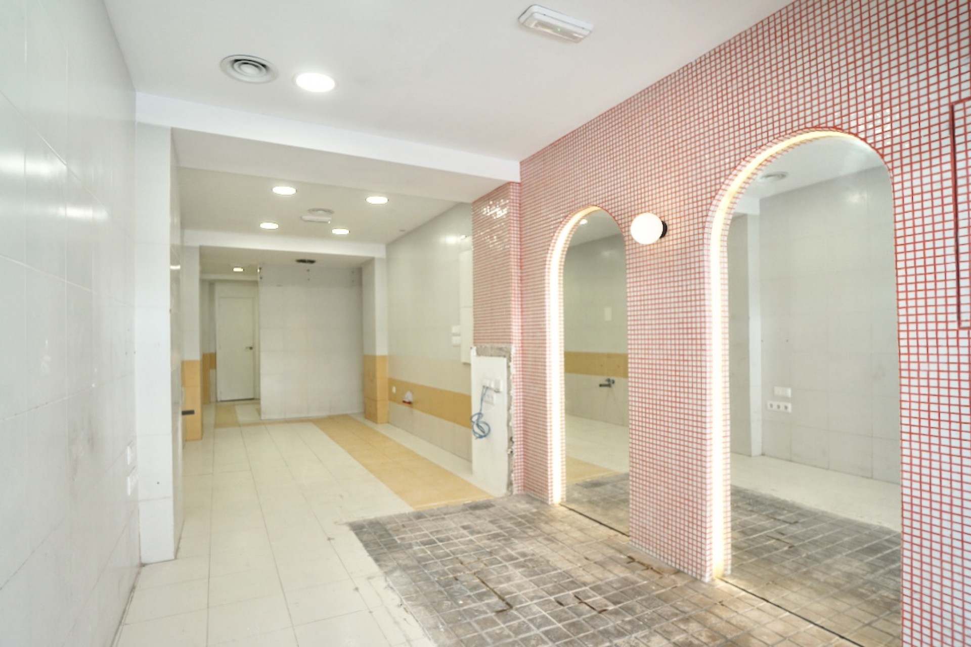 A Vendre - Locaux commerciaux -
Moraira