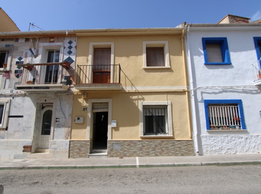 A Vendre - Maison de ville -
Beniarbeig