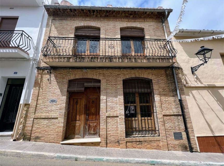 A Vendre - Maison de ville -
Orba