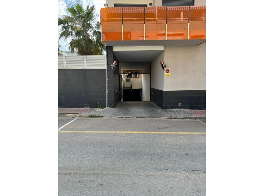 A Vendre - Parking -
Torrevieja - Playa del cura