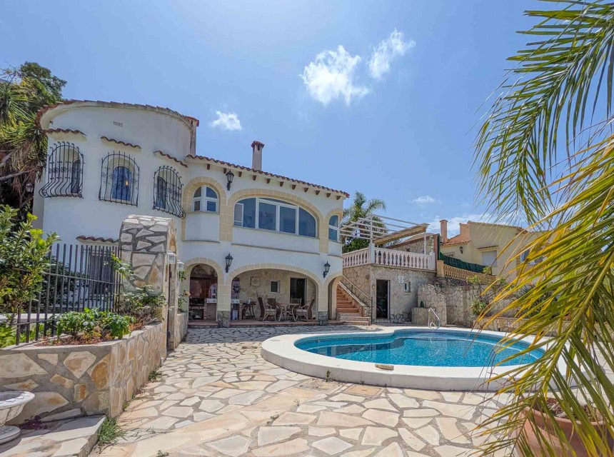 A Vendre - Villa -
Denia