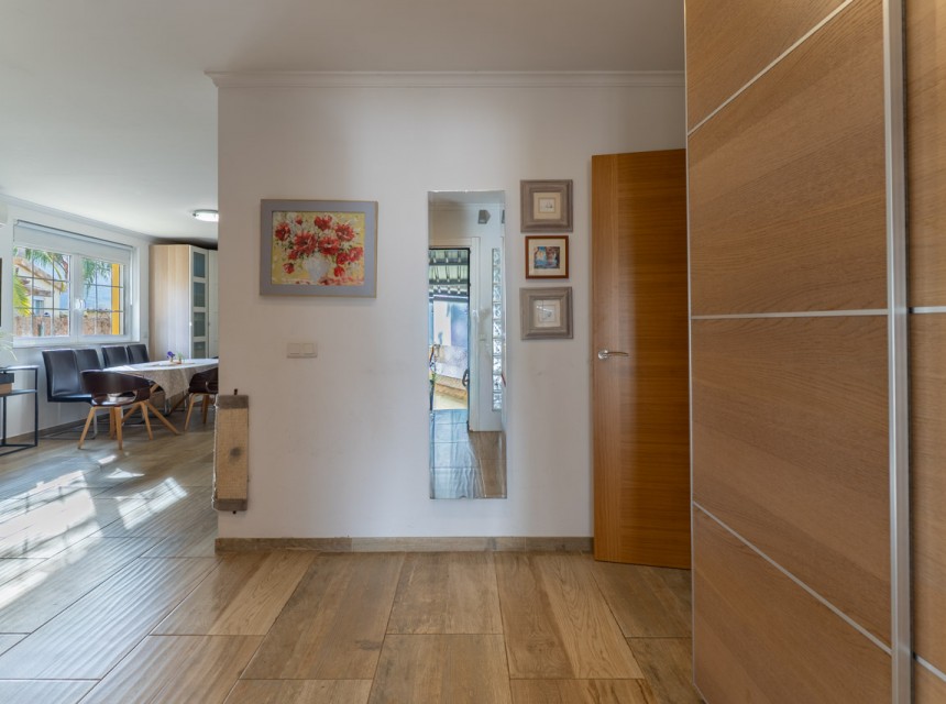 A Vendre - Villa -
Denia