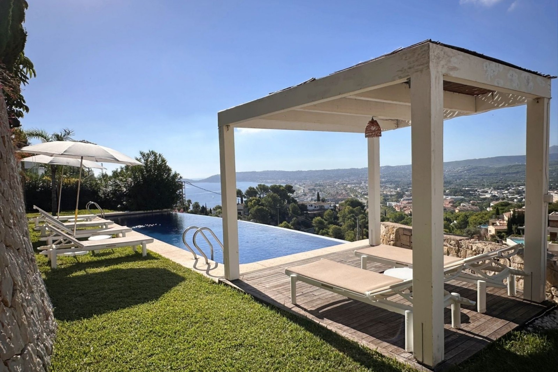 A Vendre - Villa -
Javea - La Corona