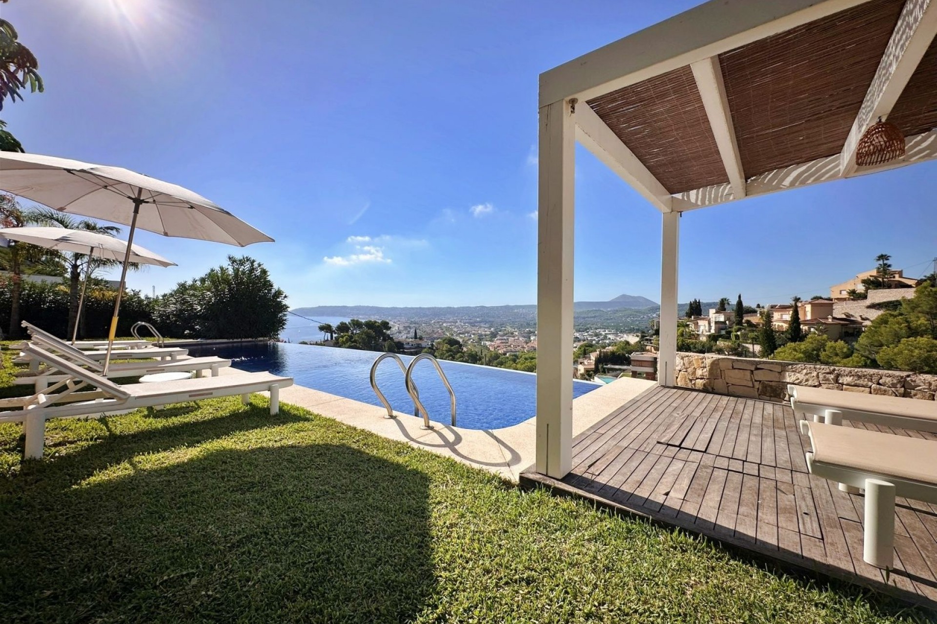 A Vendre - Villa -
Javea - La Corona