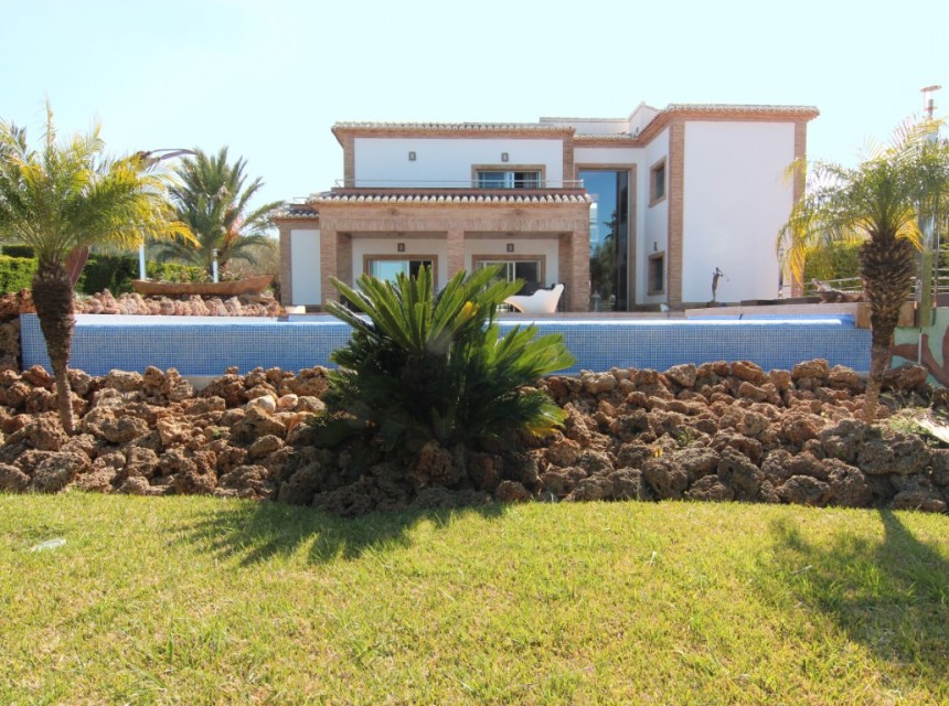 A Vendre - Villa -
Javea