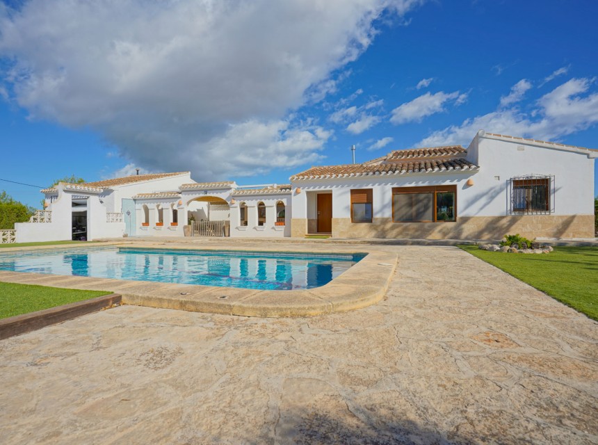 A Vendre - Villa -
Javea