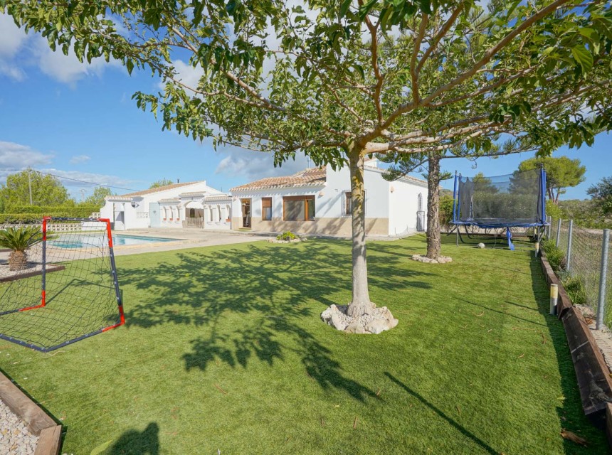 A Vendre - Villa -
Javea