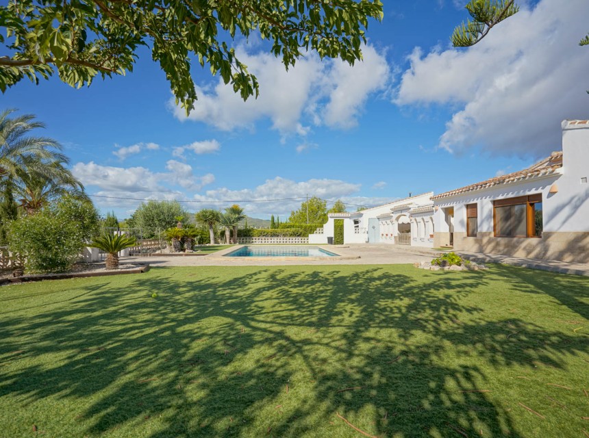 A Vendre - Villa -
Javea