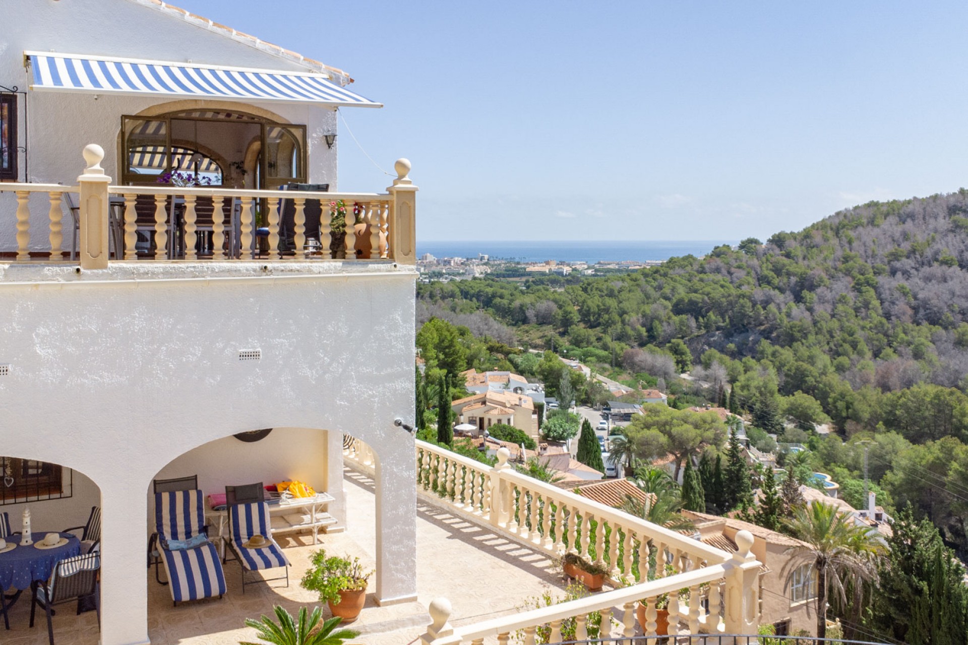 A Vendre - Villa -
Javea