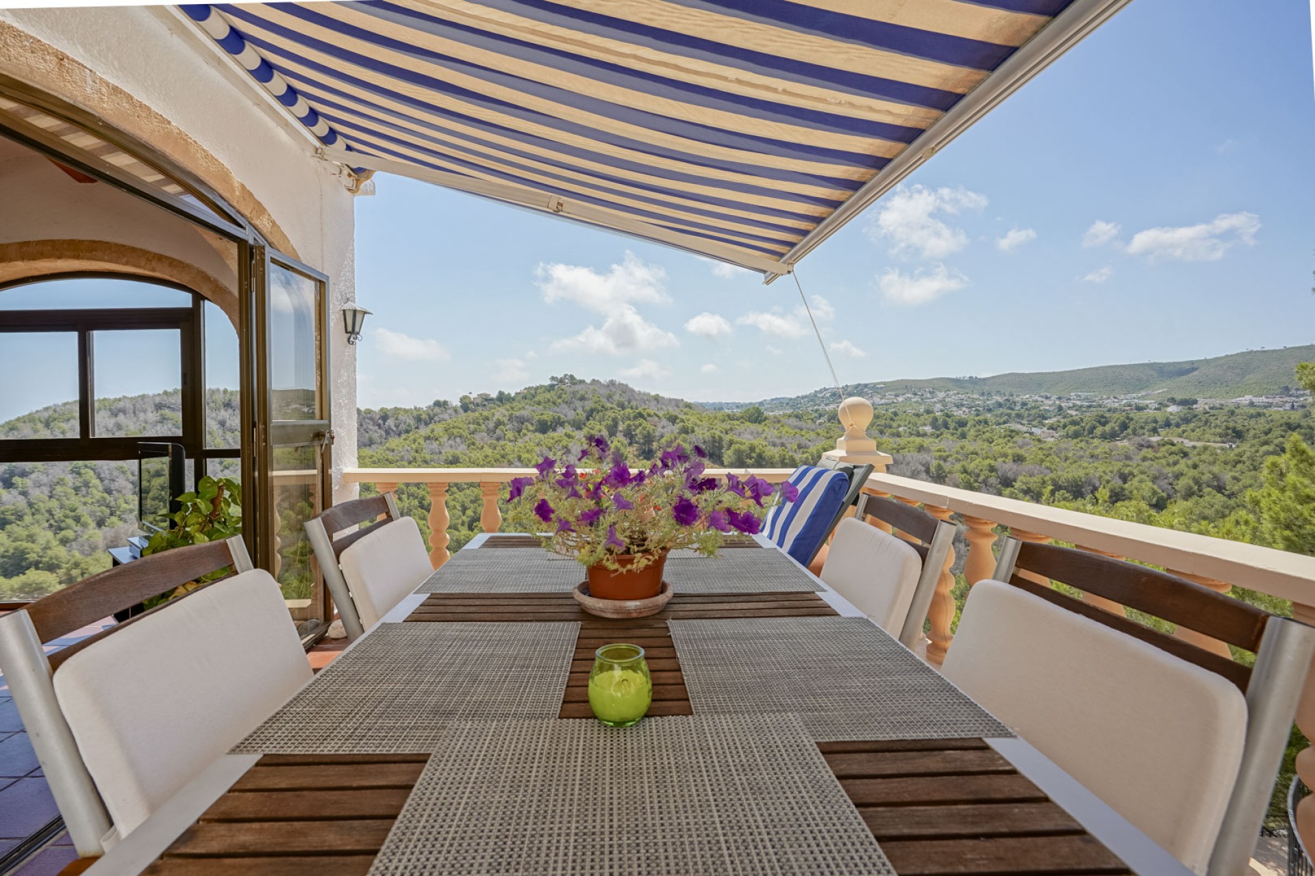 A Vendre - Villa -
Javea