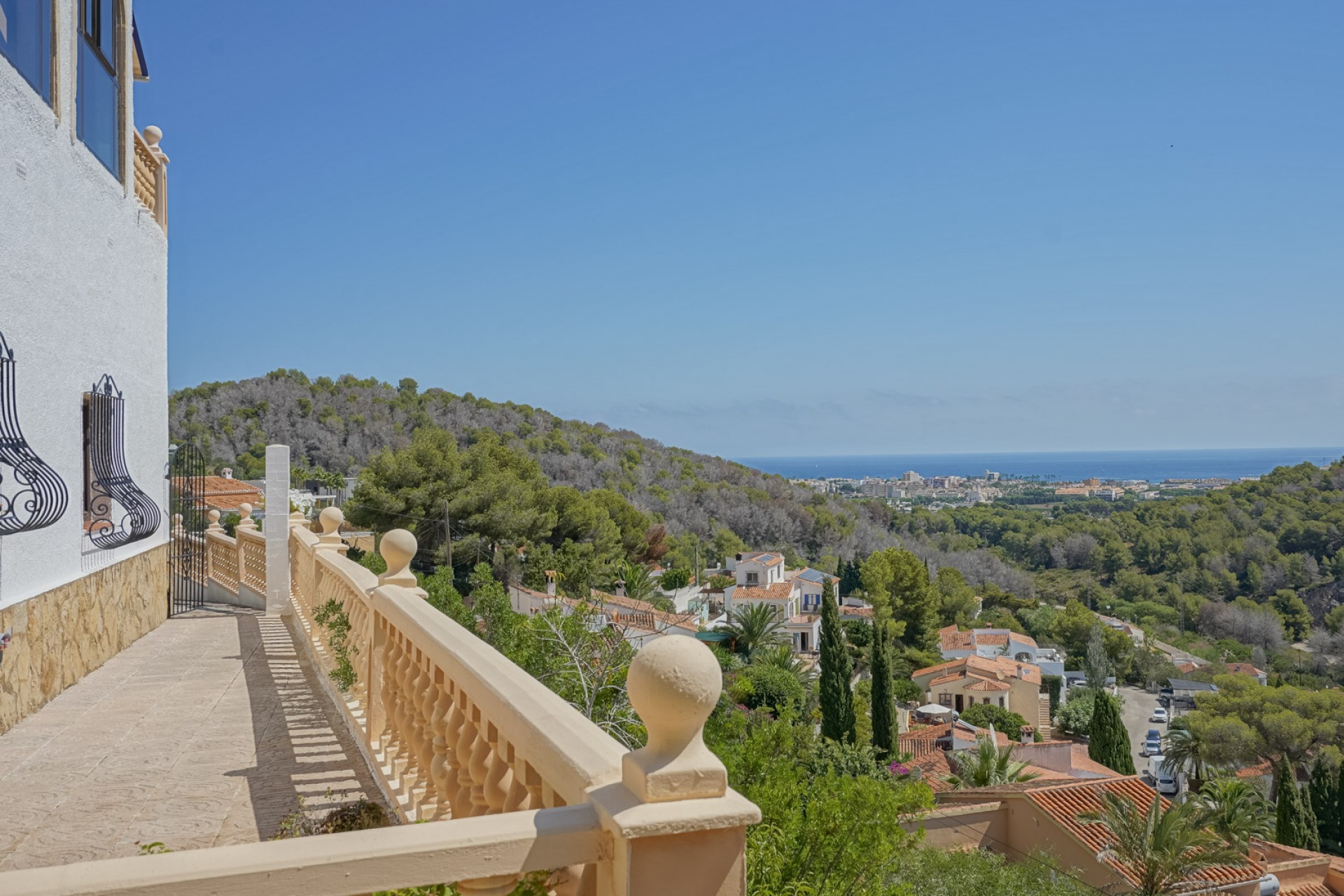 A Vendre - Villa -
Javea