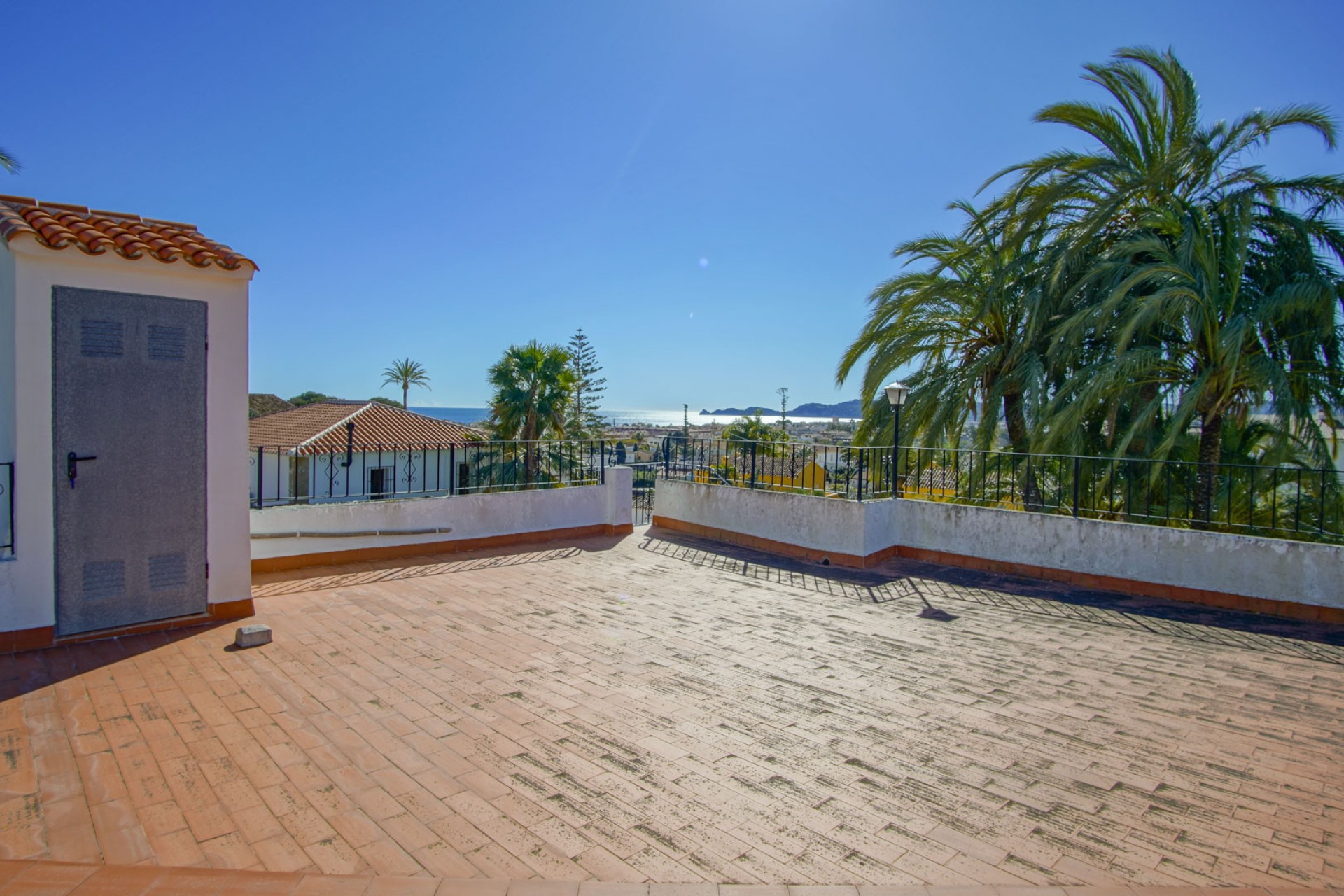 A Vendre - Villa -
Javea