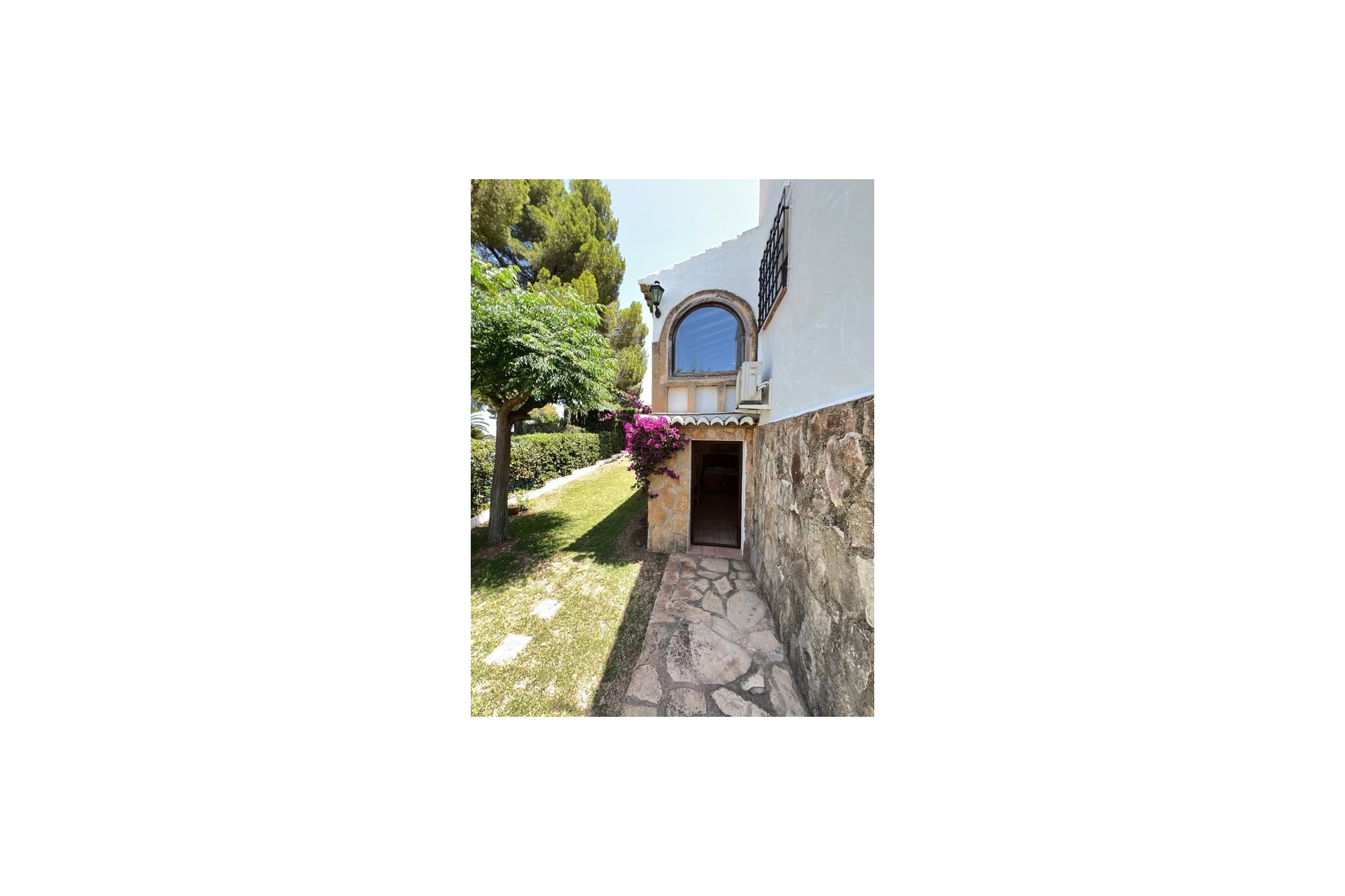 A Vendre - Villa -
Javea