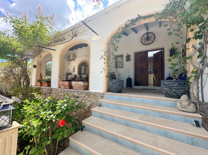 A Vendre - Villa -
Javea