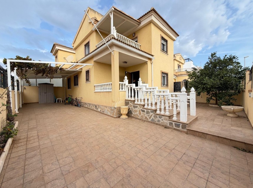 A Vendre - Villa -
Orihuela Costa - Lomas de Don Juan