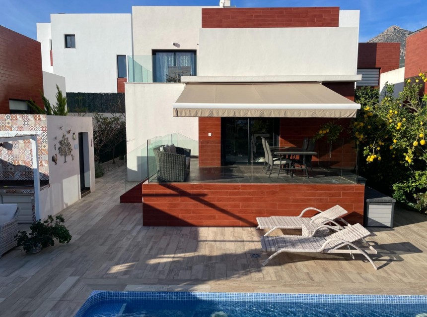 A Vendre - Villa -
Polop - Alberca