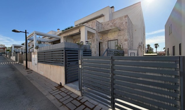 Adosado - Te koop - Torrevieja - Aguas Nuevas