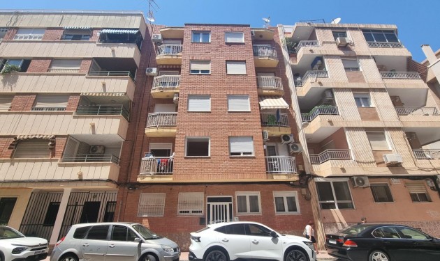Apartamento - Te koop - Torrevieja - Centro
