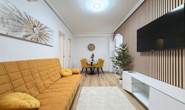 Apartamento - Te koop - Torrevieja - Playa de los locos