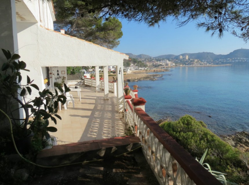 Frontline villas for sale in Moraira