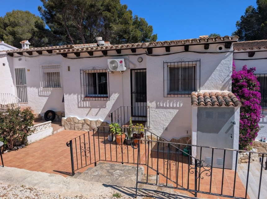 Lovely bungalow for sale in Moraira