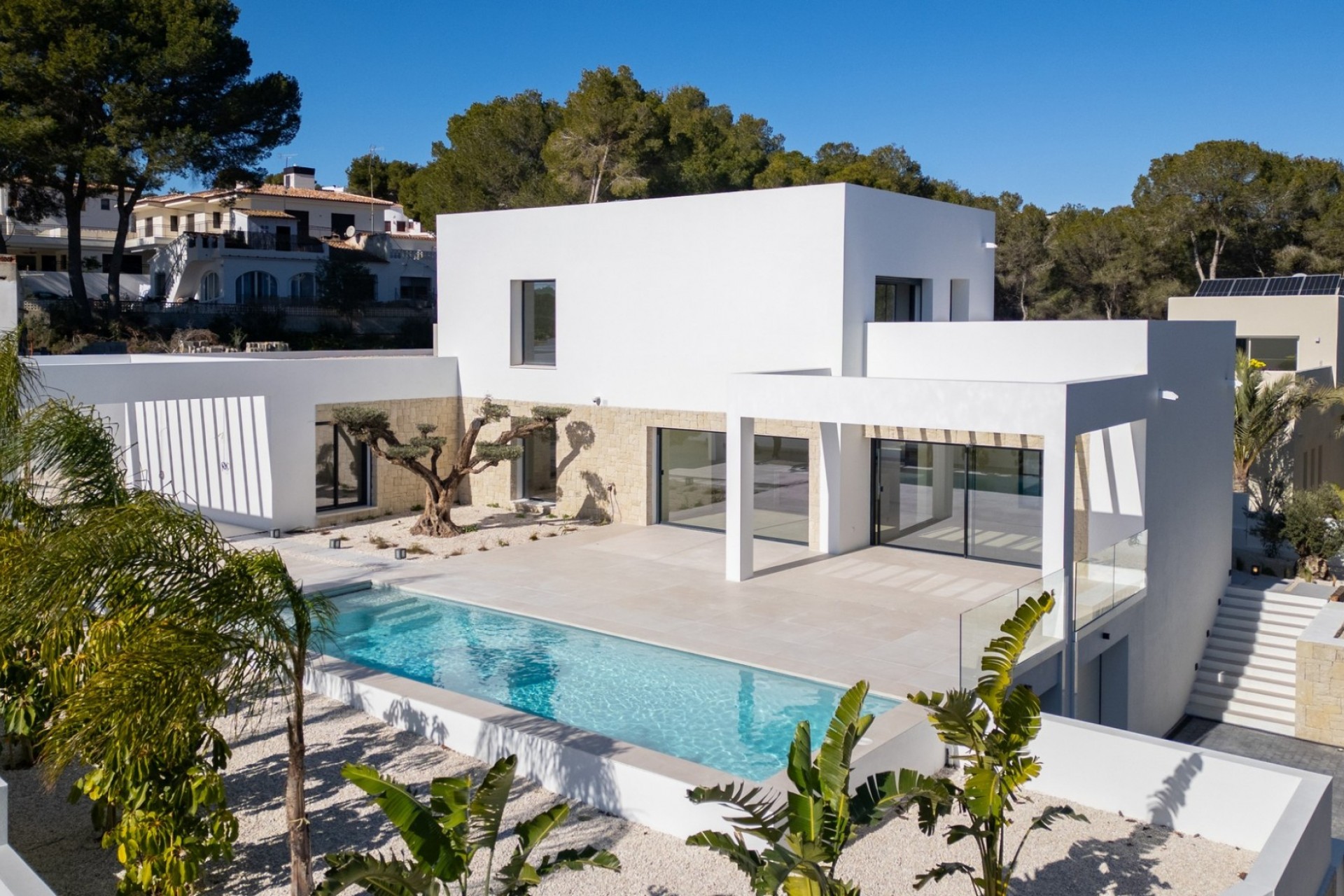 Luxe nieuwe villa met zwembad en zeezicht te koop in Moraira