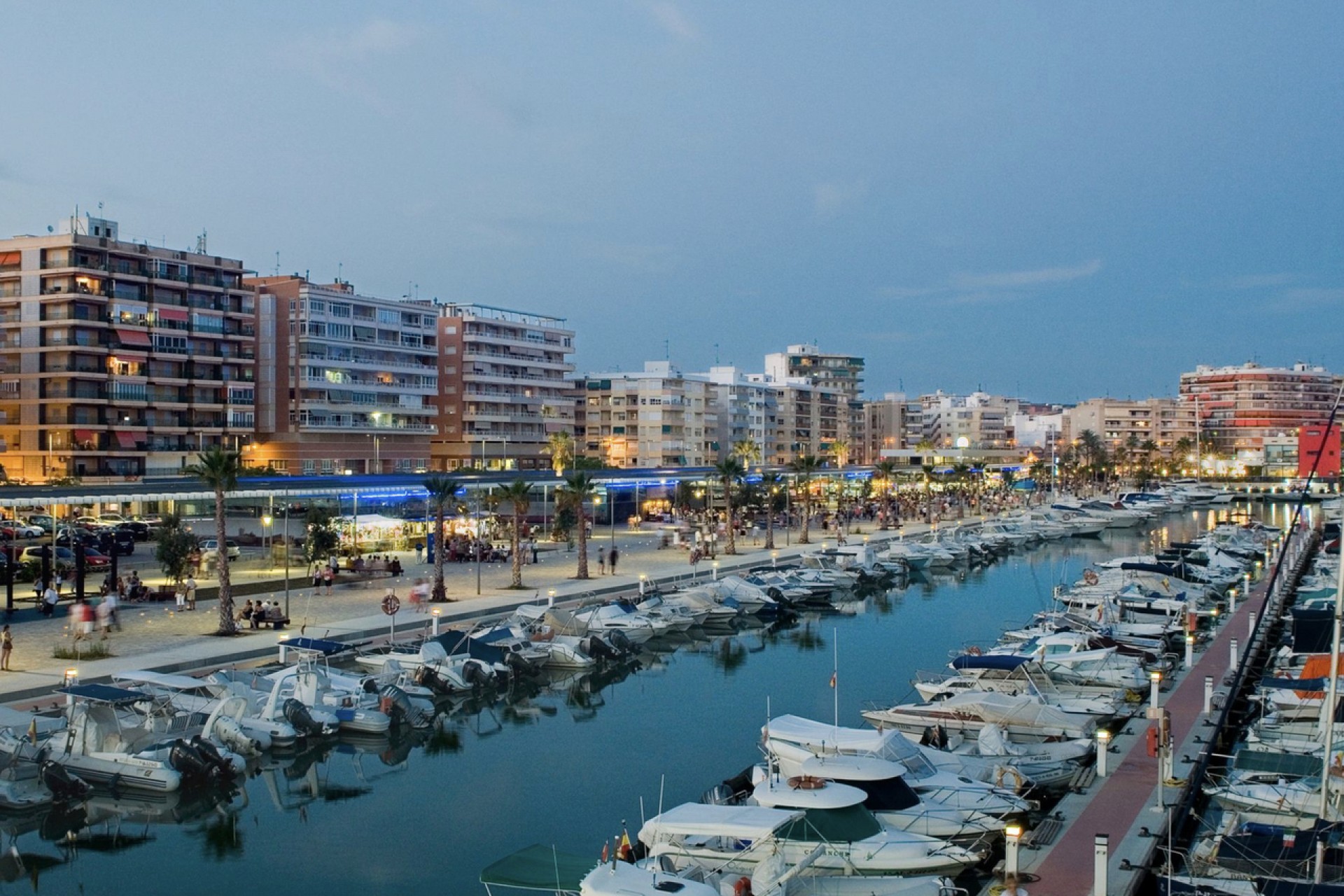 Neubau - Apartment -
Alicantino