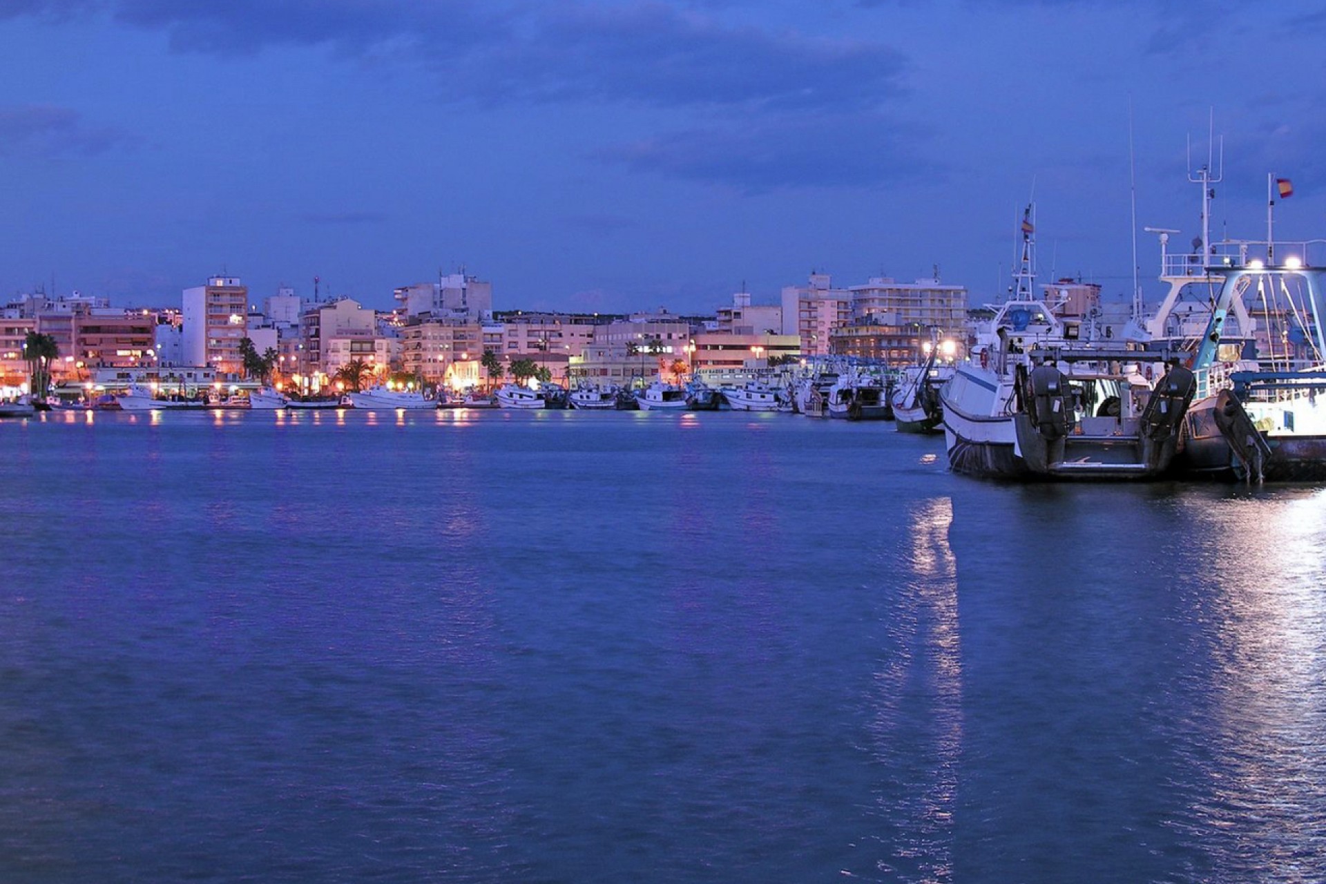 Neubau - Apartment -
Alicantino