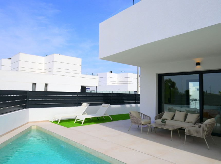 Neubau - Doppelhaushälfte Villa -
Dolores