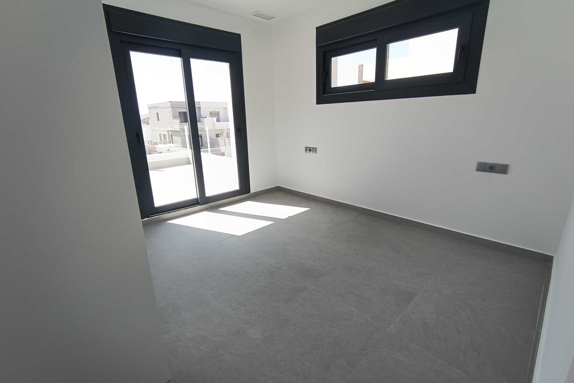 Neubau - Villa -
Daya Nueva