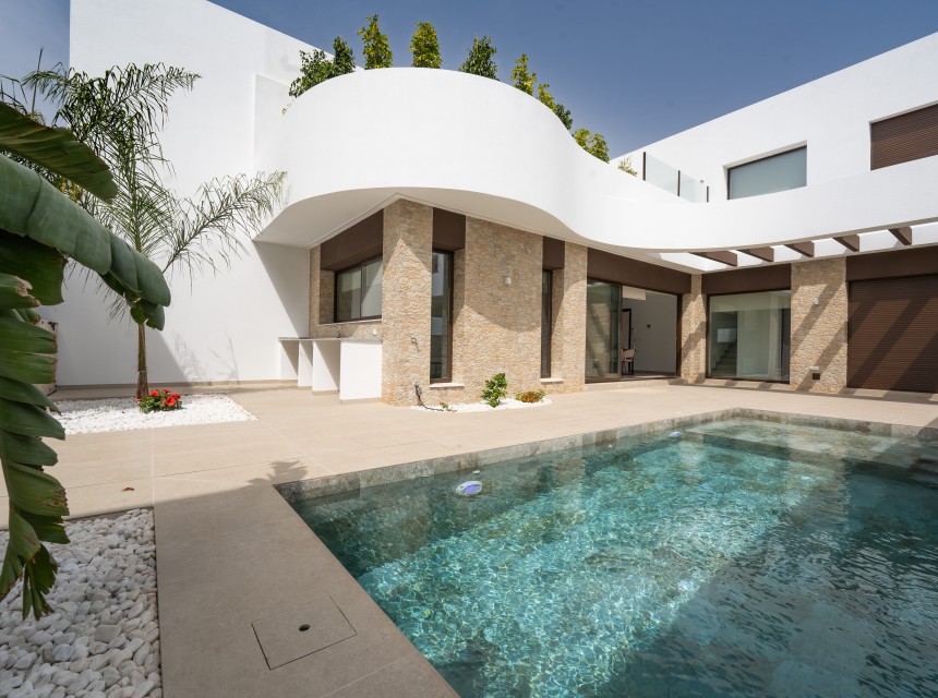 Neubau - Villa -
Heredades