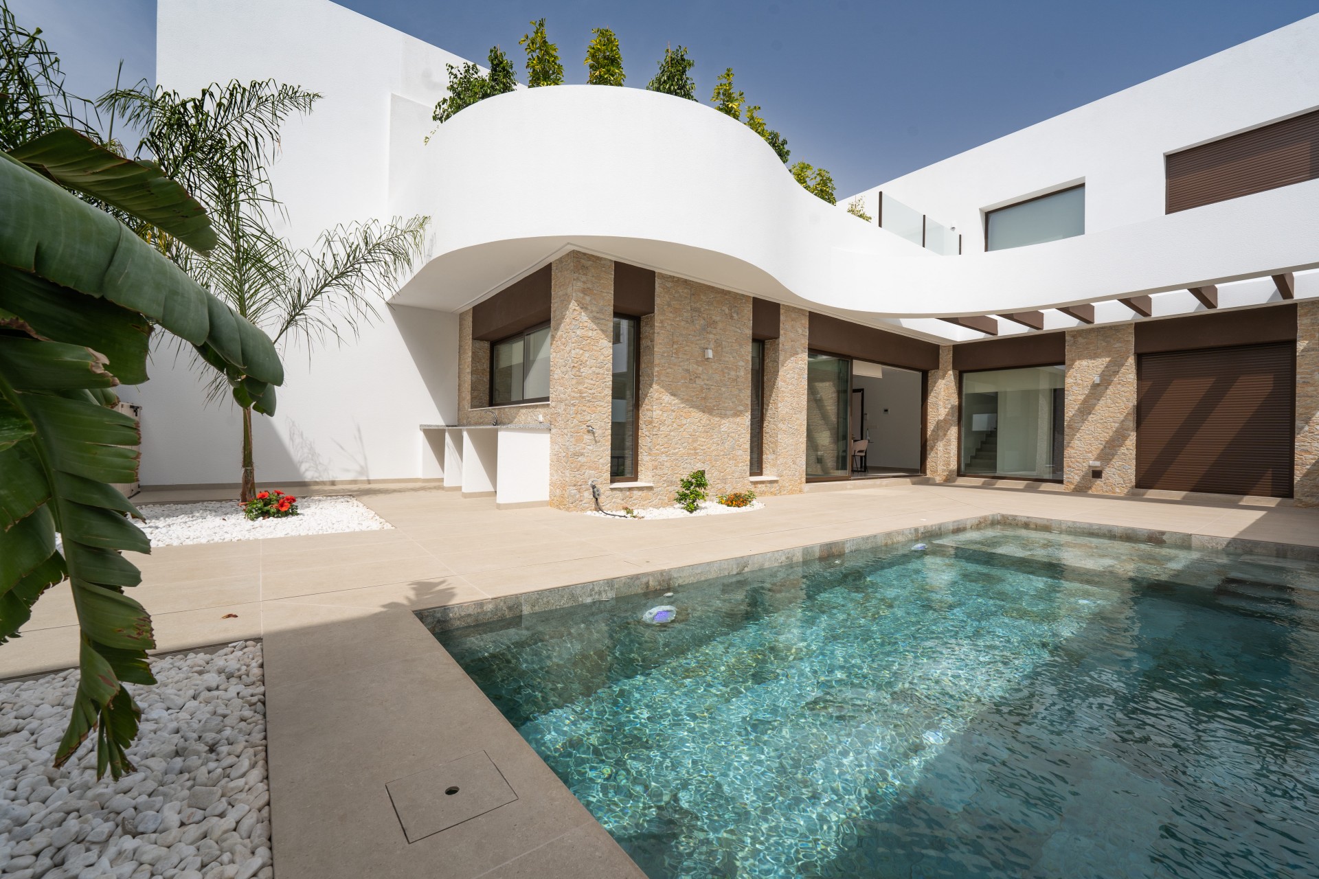 Neubau - Villa -
Heredades